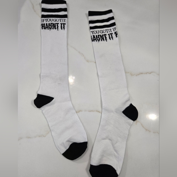 🔥SPOOKY "IF YOU GOT IT HAUNT IT" SOCKS🔥 - Picture 6 of 6